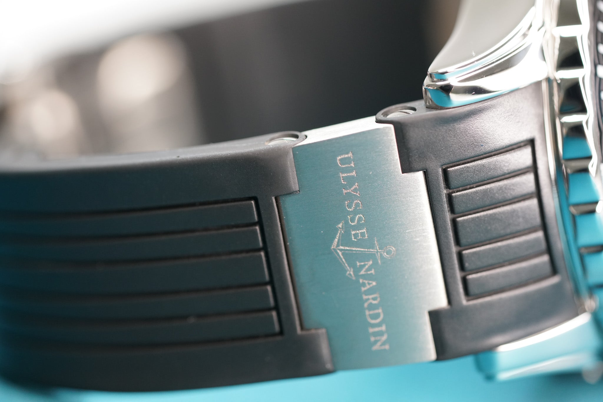 Maxi Marine Black Aluminum Bezel
