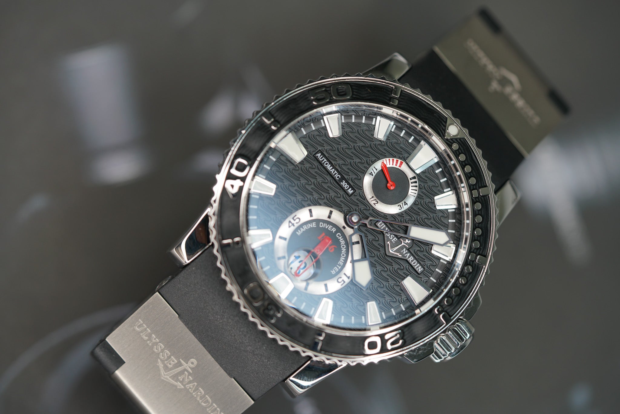 Maxi Marine 263-33 Black Rubber Bezel
