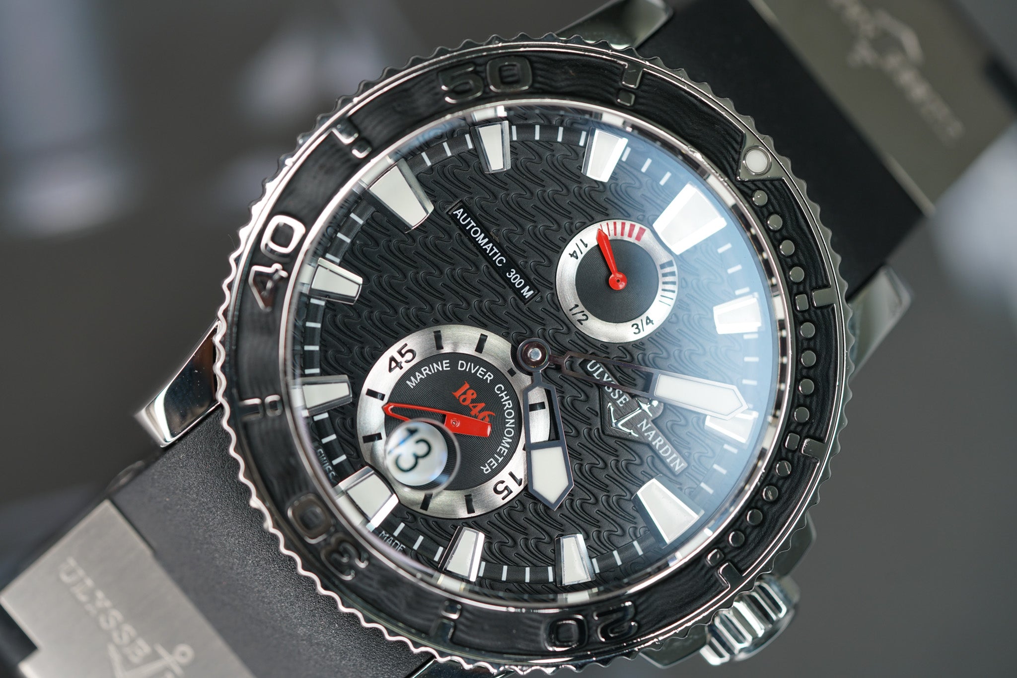 Maxi Marine 263-33 Black Rubber Bezel